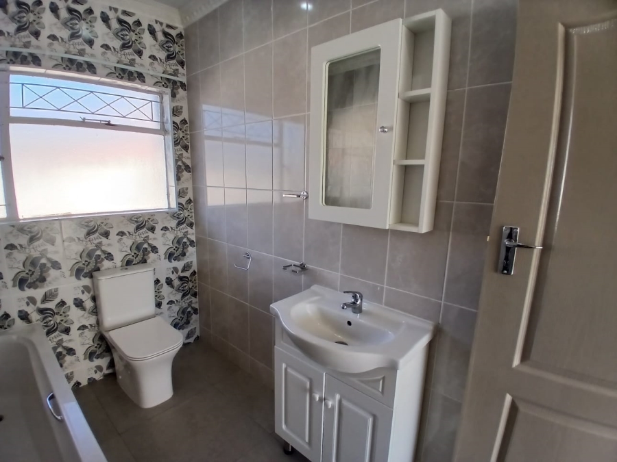To Let 4 Bedroom Property for Rent in Pellissier Free State